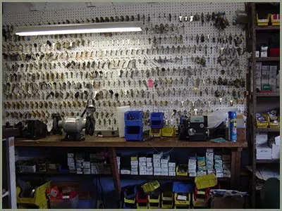 Locksmith Solution Services Covina, CA 909-332-2813 - 68-44-3