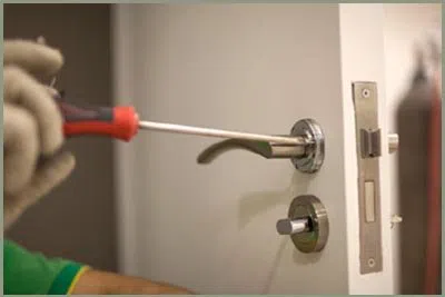 Locksmith Solution Services Covina, CA 909-332-2813 - 68-44-8