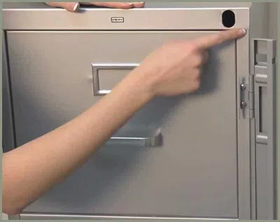 Locksmith Solution Services Covina, CA 909-332-2813 - 68-44-9